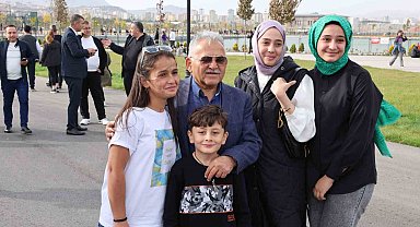 Başkan Büyükkılıç, Millet Bahçesi'ni dolduran vatandaşlarla buluştu