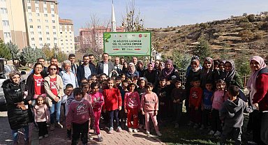 Başkan Savran, öğrenciler ile birlikte fidan dikti