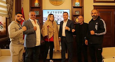 Bayburtlu boksör Turhan, Vali Eldivan'la görüştü