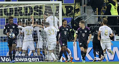 Bayern Münih Almanya Kupası'ndan, Manchester United İngiltere Lig Kupası'ndan elendi