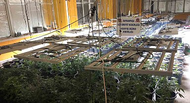 Bayrampaşa'da girişi dolapla kapatılan "uyuşturucu tarlasına" polis baskını: 3 gözaltı