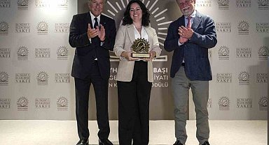 Beyhan Eczacıbaşı İlkgençlik Edebiyatı Yılın Kadın Yazarı Ödülü Gamze Pat'a verildi