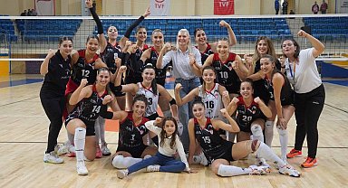 Bilecik derbisinin kazananı Bilecik Belediyesi Voleybol Takımı oldu