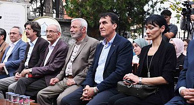 Bu kütüphanede 700 yıllık şiir mirası var