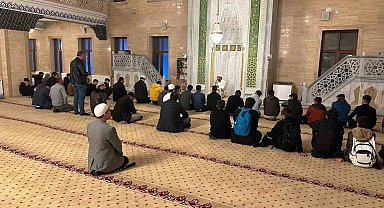 Bulanıklı gençler sabah namazında buluştu