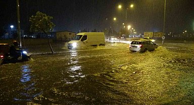 Çanakkale'de cadde ve sokaklar göle döndü