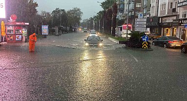 Çanakkale'de cadde ve sokaklar göle döndü