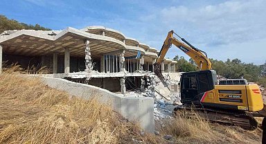 Çanakkale'de kaçak yapılar yıkılıyor