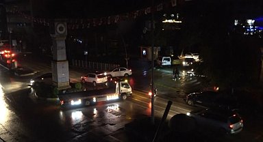 Çankırı'da sağanakta sokaklar karanlığa büründü