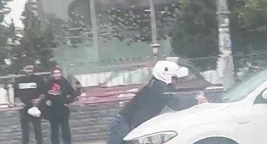 Çekmeköy'de ilginç tartışma: Tartıştığı sürücü gitmesin diye otomobilin üstüne yattı