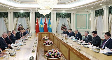 Cumhurbaşkanı Erdoğan, Kazakistanlı mevkidaşı Tokayev ile görüştü