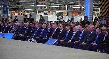 Cumhurbaşkanı Erdoğan: "Geçtiğimiz sene otomotiv ihracatımız 9 milyar doların üzerinde dış ticaret fazlası verdi"