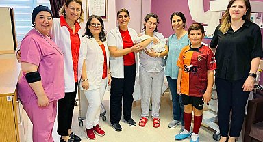 Cumhuriyet bebeğine ziyaret