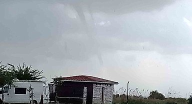 Denizde oluşan hortum kamerada