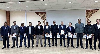 Depremin yaralarını sarmaya destek veren muhtarlara teşekkür belgesi