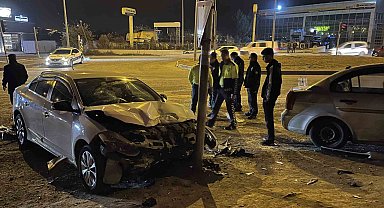 Diyarbakır'da kırmızı ışık ihlali kaza getirdi: 1'i çocuk 5 yaralı