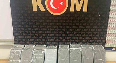 Durdurulan araçtan gümrük kaçağı telefonlar ele geçirildi