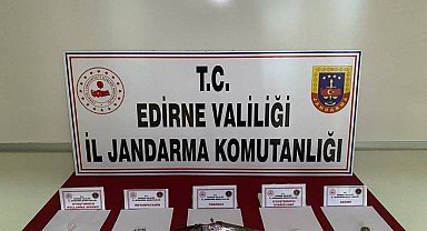 Edirne'de bir araçta uyuşturucu ve silah yakalandı