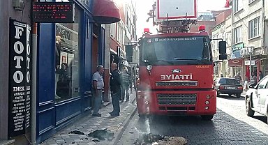 Edremit'te çıkan yangında bayılan adamı esnaf kurtardı