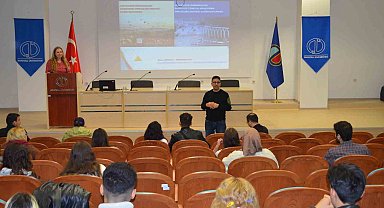 Eğitim Fakültesinde "TÜBİTAK 2209-A Üniversite Öğrencileri Araştırma Projeleri Destekleme Programı" bilgilendirme toplantısı