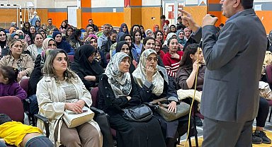 Eğitimci-Yazar Alişan Kapaklıkaya'nın söyleşisine yoğun ilgi