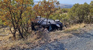 Elazığ'da hafif ticari araç şarampole yuvarlandı: 3 yaralı