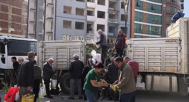 Elazığ'da vatandaşlara ücretiz fidan dağıtıldı