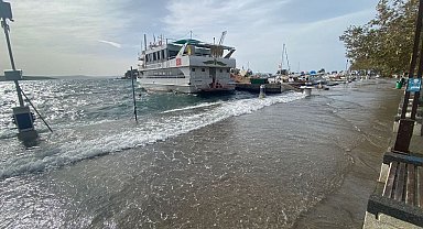 Erdek'te lodos etkili oluyor