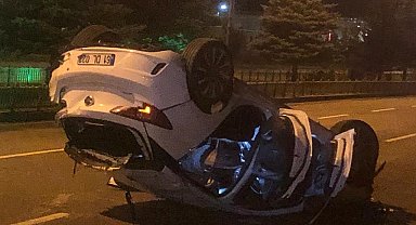 Erzurum'da feci kaza, araç ters döndü