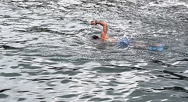 Eski basketbolcudan Sinop'ta Kasım ayında deniz keyfi