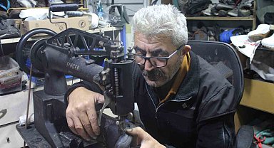 Eskişehir'de ayakkabı tamircilerinde kalıp açma mesaisi yaşanıyor