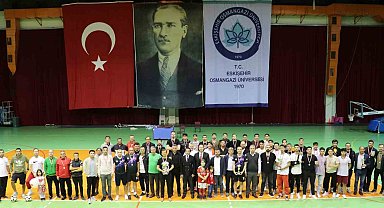 ESOGÜ'de Cumhuriyetin 100'üncü Yılı dolayısıyla düzenlenen spor müsabakalarında kupalar sahiplerini buldu