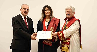 Fethi Sekin Şehir Hastanesi'nde akademik yükselme ve cübbe töreni