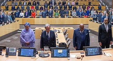 Gazze Şeridi'nde ölen BM çalışanları için BM bayrağı yarıya indirildi