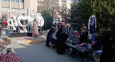 Gazze yararına hayır çarşısı kuruldu