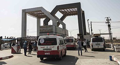 Gazze'den Mısır'a 335 yabancı ülke vatandaşı ve 76 yaralı Filistinli geçti