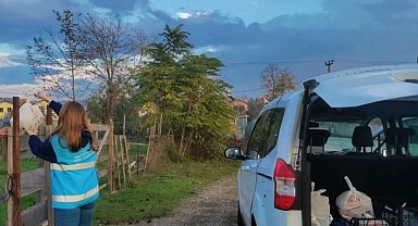 Gençler yurtlarda kalan yemekleri ihtiyaç sahiplerine taşıyor