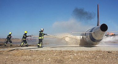 Havalimanında yapılan tatbikat gerçeği aratmadı