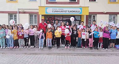 Hisarcık'ta öğrencilere Kızılay'ın önemi ve faaliyetleri anlatıldı