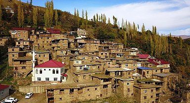 Hizan'ın taş evlerinde sonbahar güzelliği