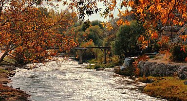 Hurman Çayı'nın manzarası görenleri kendine hayran bırakıyor
