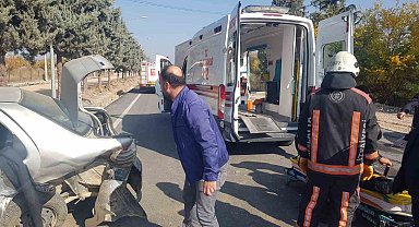 İki aracın karıştığı kazada: 2 kişi yaralandı