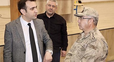 İl Jandarma Komutanı Evren'den "Güvenli Okul Yolu Projesi" çerçevesinde okullara ziyaret