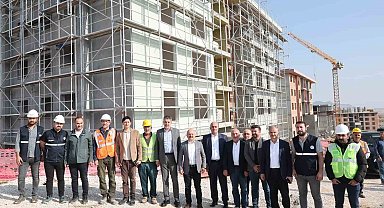 İl protokolü kalıcı deprem konutlarını inceledi