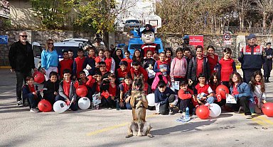 İlk ve ortaokul öğrencileri İl Jandarma Komutanlığı'nda Cumhuriyet Bayramı kutladı