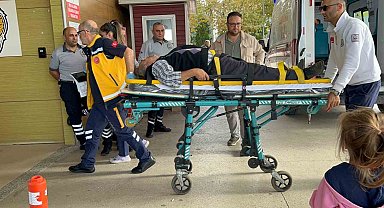 İnegöl'de traktör park halindeki araca çarparak devrildi: 1 yaralı