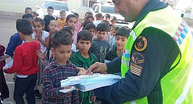 Jandarma ekipleri tarafından öğrencilere trafik eğitimi