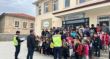 Jandarmadan öğrencilere trafik semineri