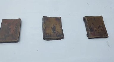 Jandarmadan tarihi eser operasyonu: Bin yıllık 3 adet İncil ele geçirildi