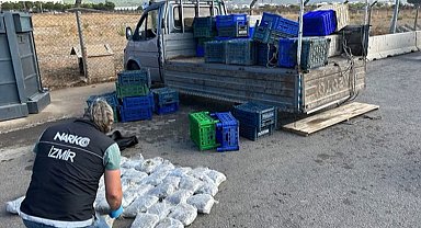 Kamyonet kasasında 21,5 kilo uyuşturucu ele geçirildi